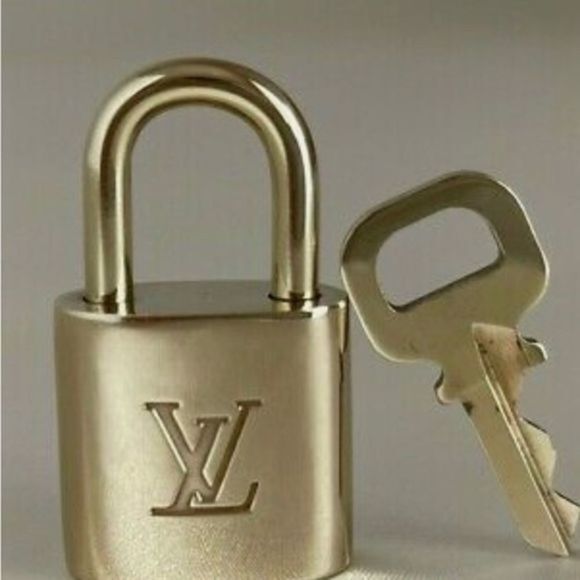 AUTHENTIC Near Mint Louis Vuitton lock and key - Picture 1 of 11
